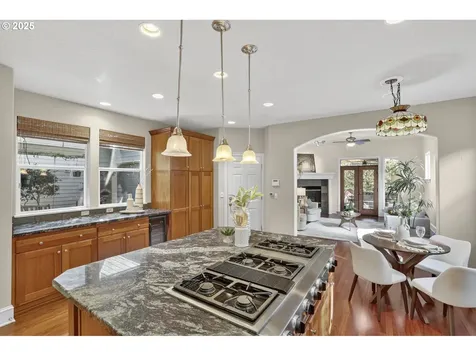 4473 NW Oxbridge Drive Portland OR 97229