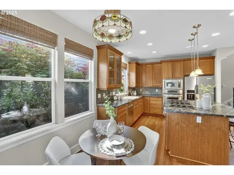 4473 NW Oxbridge Drive Portland OR 97229