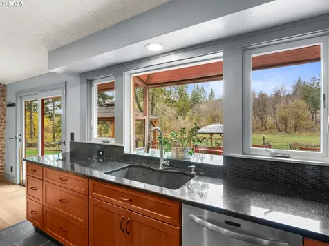 25404 NE 56th Street Vancouver WA 98682