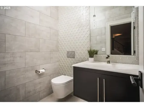 18418 Old River Landing Lake Oswego OR 97034