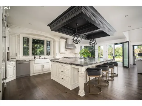 18418 Old River Landing Lake Oswego OR 97034
