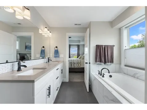 617 SE 76th Avenue Portland OR 97215