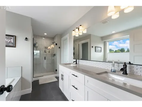 617 SE 76th Avenue Portland OR 97215