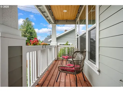 617 SE 76th Avenue Portland OR 97215
