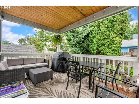 617 SE 76th Avenue Portland OR 97215
