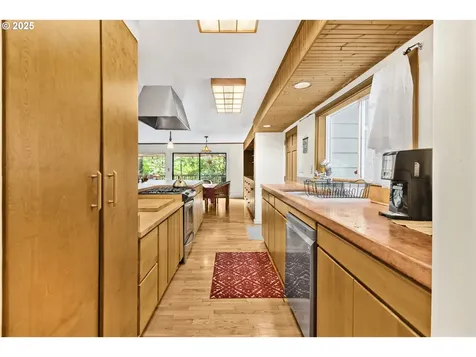 3160 Whitten Drive Eugene OR 97405