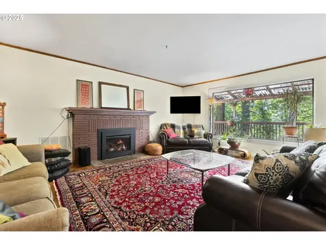 3160 Whitten Drive Eugene OR 97405