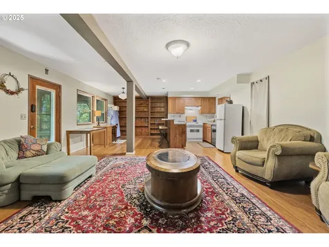 3160 Whitten Drive Eugene OR 97405
