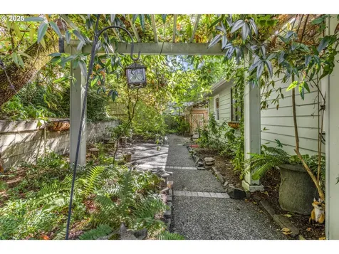 3160 Whitten Drive Eugene OR 97405