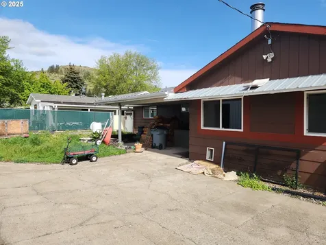 704 G Avenue La Grande OR 97850