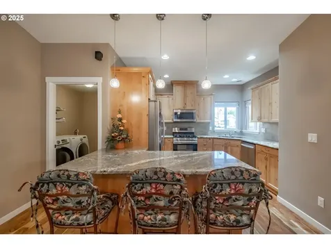 1990 37th Circle Sweet Home OR 97386