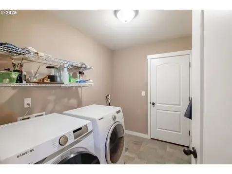 1990 37th Circle Sweet Home OR 97386
