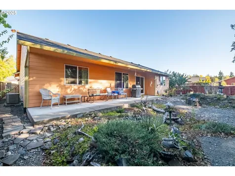 1990 37th Circle Sweet Home OR 97386