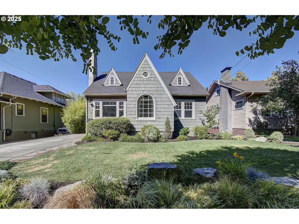 2427 NE 10th Avenue Portland OR 97212