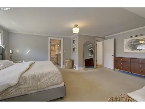 2427 NE 10th Avenue Portland OR 97212