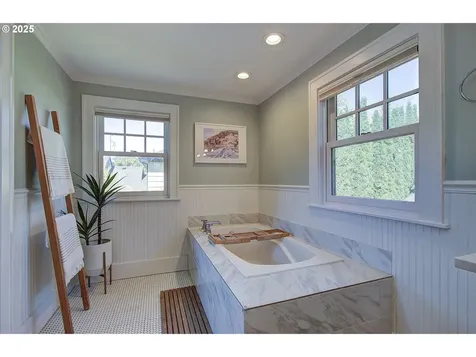 2427 NE 10th Avenue Portland OR 97212