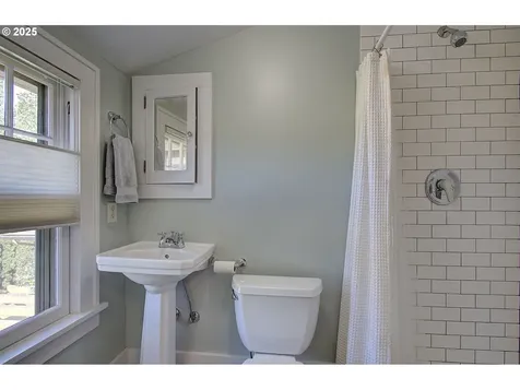 2427 NE 10th Avenue Portland OR 97212