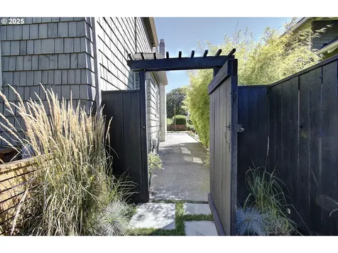 2427 NE 10th Avenue Portland OR 97212