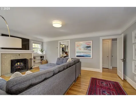 2427 NE 10th Avenue Portland OR 97212