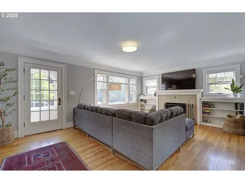 2427 NE 10th Avenue Portland OR 97212