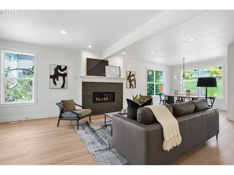 6020 SW 18th Drive Portland OR 97239