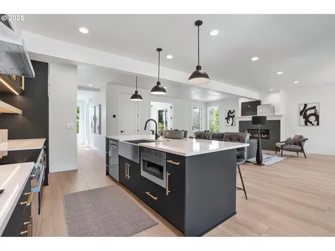 6020 SW 18th Drive Portland OR 97239