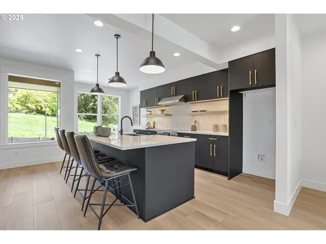 6020 SW 18th Drive Portland OR 97239