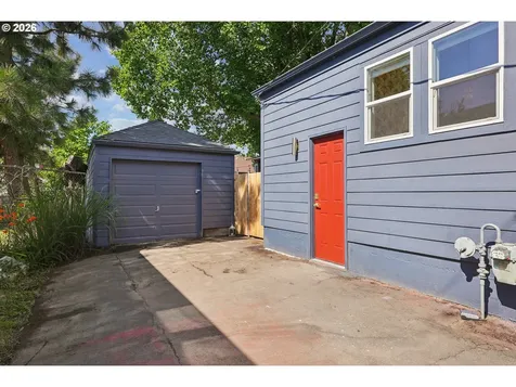 1917 NE Dekum Street Portland OR 97211