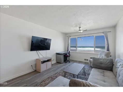145 NW Inlet Avenue Lincoln City OR 97367