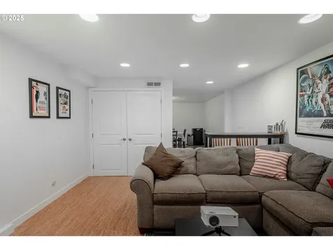 8611 NE Dyer Street Portland OR 97220