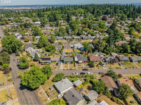 8611 NE Dyer Street Portland OR 97220