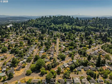 8611 NE Dyer Street Portland OR 97220
