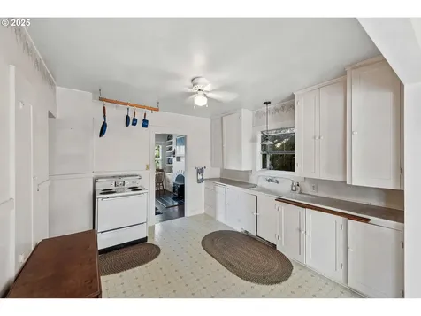 570 Ingersoll Street Coos Bay OR 97420