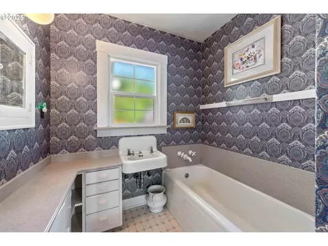 570 Ingersoll Street Coos Bay OR 97420