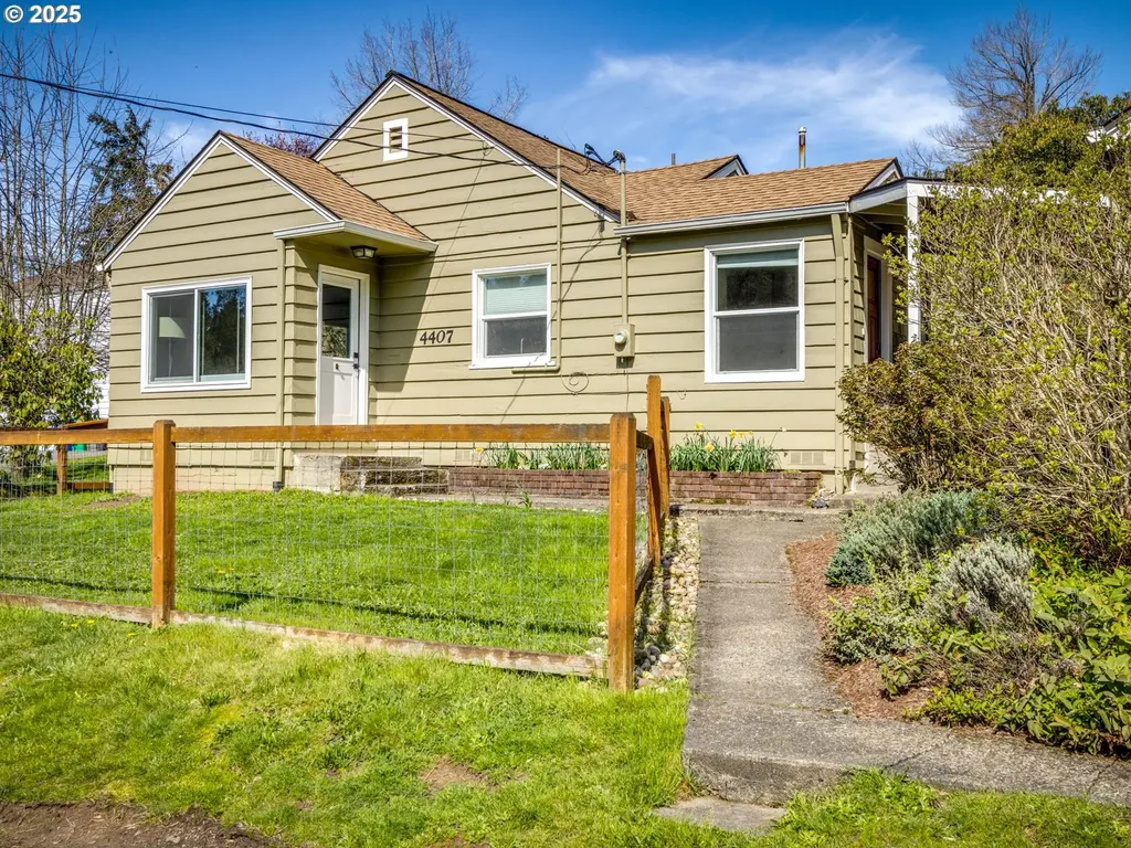 4407 SW Marigold Street Portland OR 97219