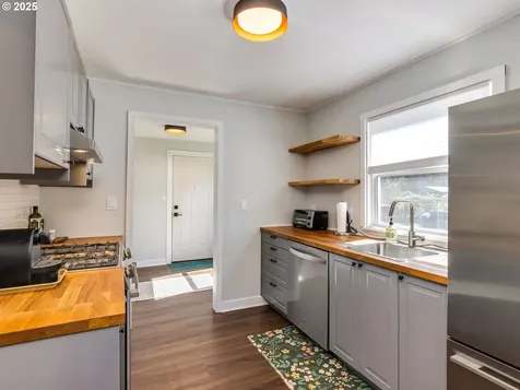 4407 SW Marigold Street Portland OR 97219