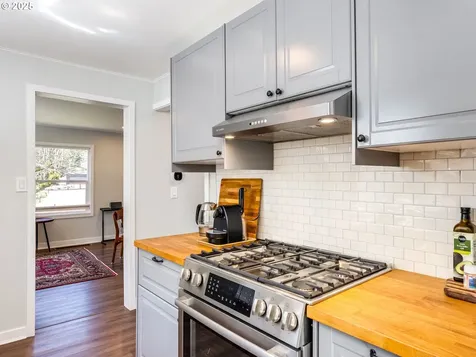 4407 SW Marigold Street Portland OR 97219