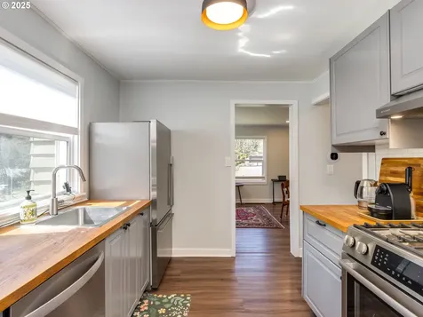 4407 SW Marigold Street Portland OR 97219