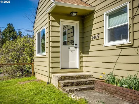 4407 SW Marigold Street Portland OR 97219