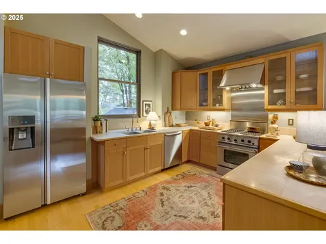 5721 SW Salmon Street Portland OR 97221