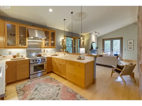 5721 SW Salmon Street Portland OR 97221