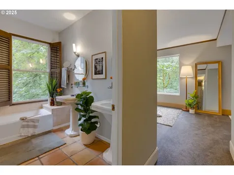5721 SW Salmon Street Portland OR 97221