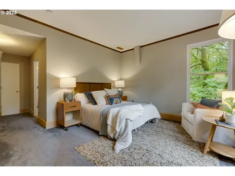 5721 SW Salmon Street Portland OR 97221