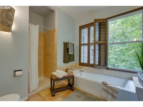 5721 SW Salmon Street Portland OR 97221