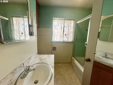 4314 SE Crystal Springs Boulevard SE Portland OR 97206