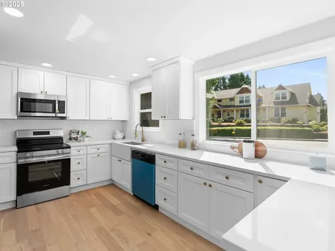 1925 Hillhouse Drive West Linn OR 97068