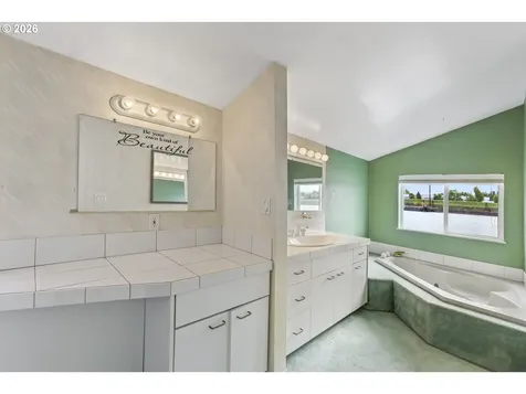 2039 N Jantzen Avenue Portland OR 97217