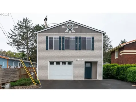 203 SE Surf Avenue Lincoln City OR 97367