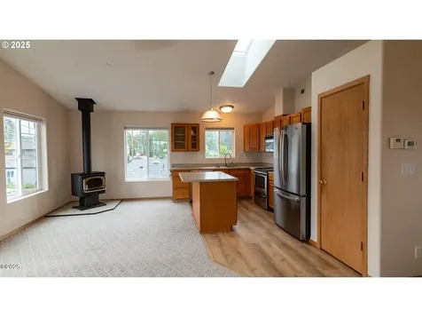 203 SE Surf Avenue Lincoln City OR 97367