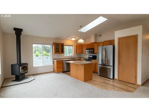 203 SE Surf Avenue Lincoln City OR 97367